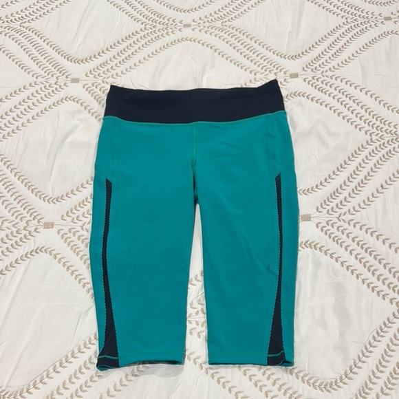 Lululemon Smooth Stride Crop Leggings - Picture 2 of 12